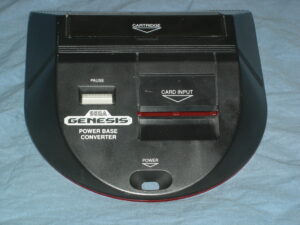 Power Base Converter to przystawka umożliwiająca odpalanie gier z SEGA Master System, na nowszej SEGA Mega Drive (źródło: SEGA Retro)