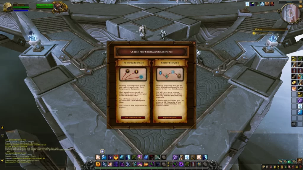 Zrzut ekranu gry wideo World of Warcraft: Shadowlands, przedstawiający ekran tytułowy z tekstem „Wybierz doświadczenie w Shadowlands” oraz opcjami „The Threats of Fate” i „Replay Storyline”.