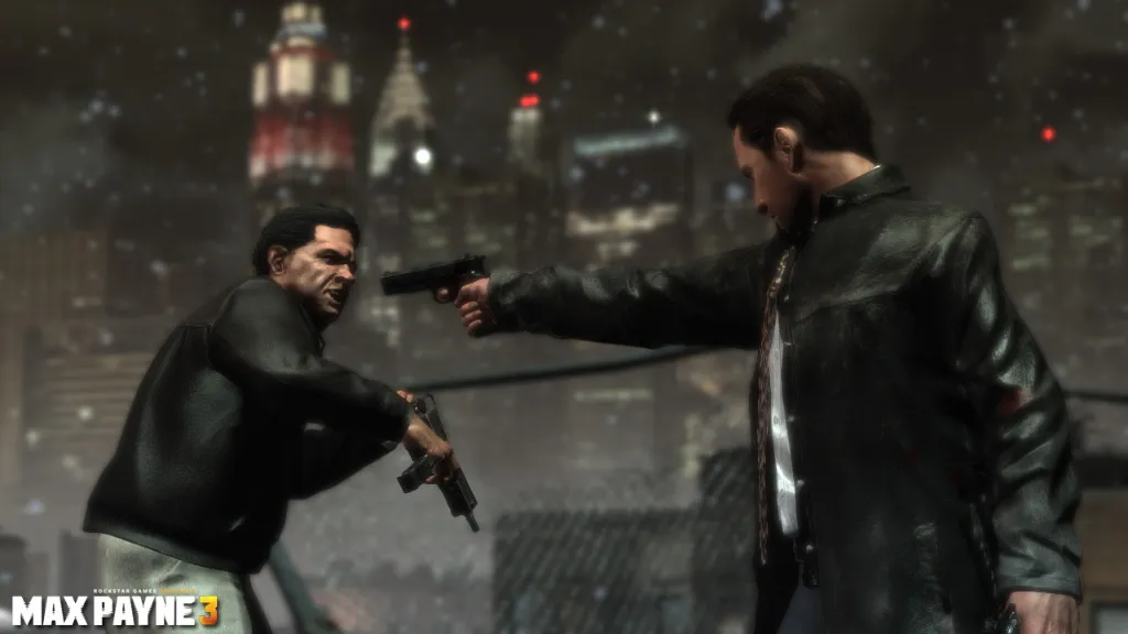 Screen z gry Max Payne 3. Mężczyzna w płaszczu przystawia pistolet do głowy innej osobie, która trzyma karabin.
