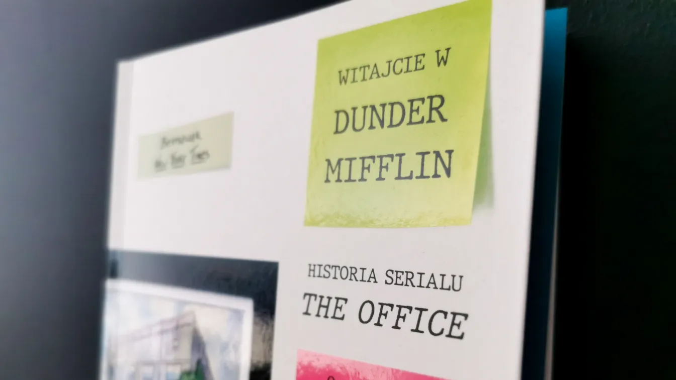 Zdjęcie przedstawia okładkę książki o serialu The Office