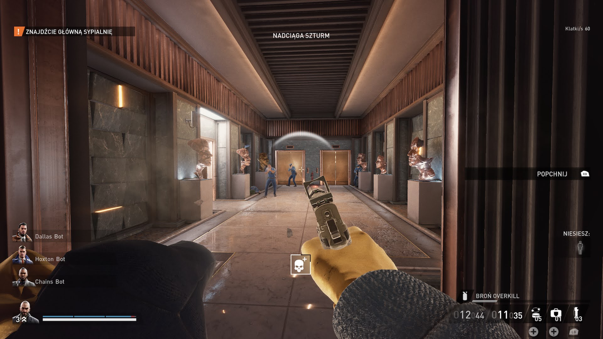 Payday 3. Postać gracza trzymająca zakładnika i strzelająca do policjantów z pistoletu.