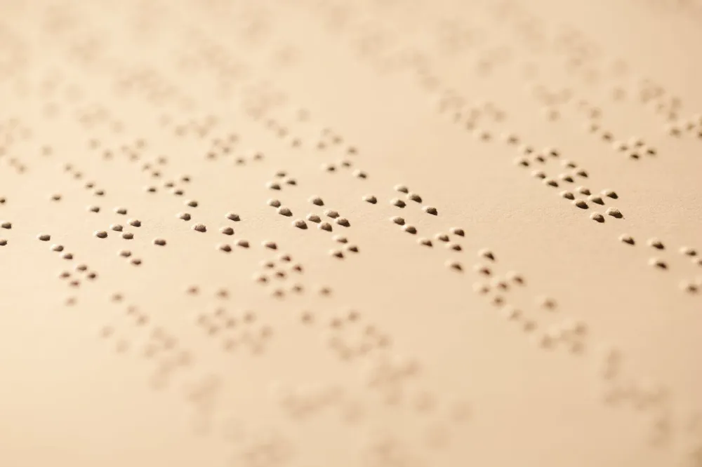 kartka zapisana pismem braille'a