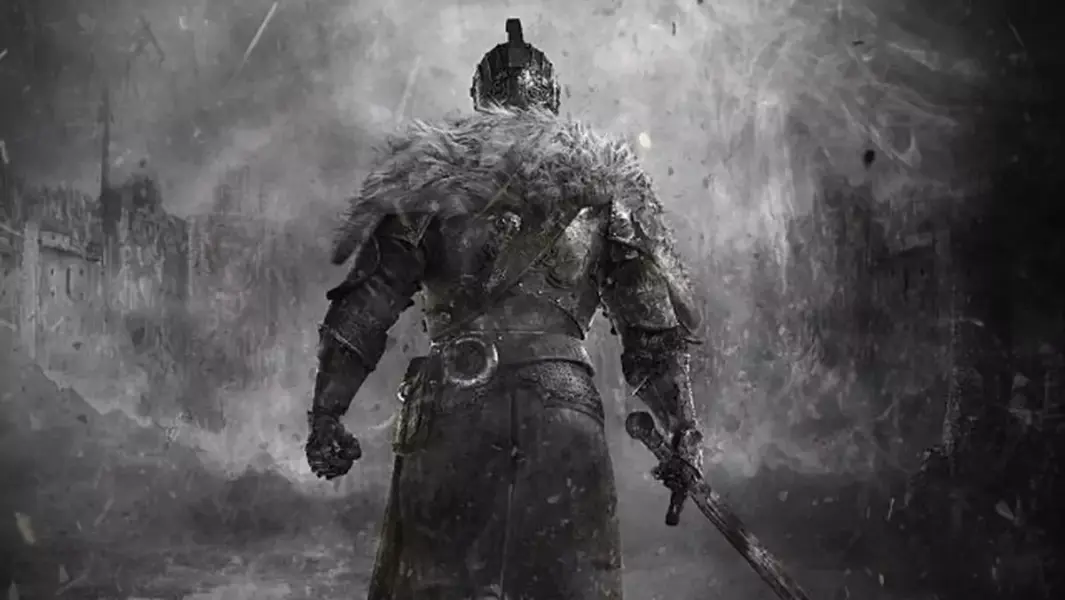 Rycerz z Dark Souls 2 przed ścianą dymu