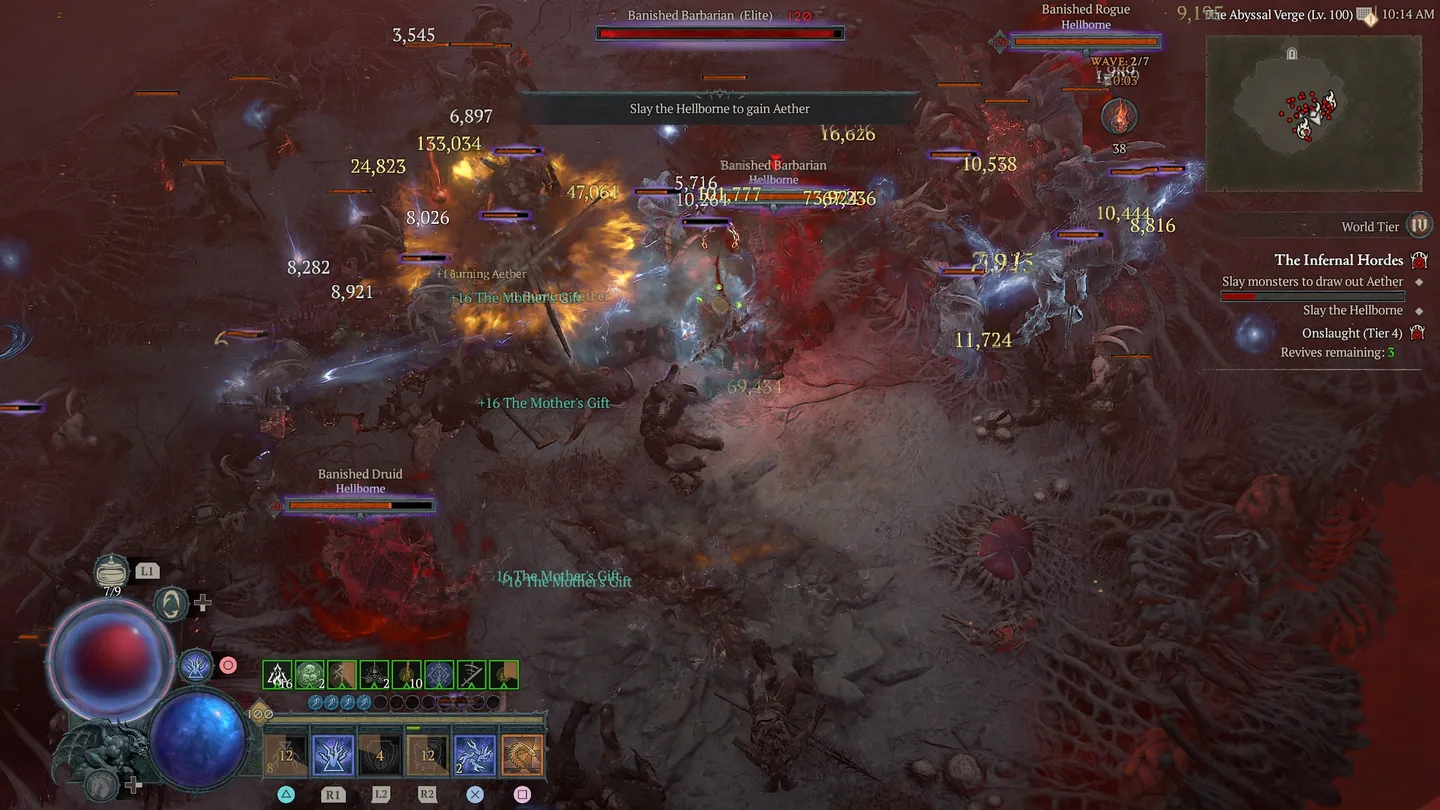 Zrzut ekranu z intensywnej walki w grze typu hack and slash Diablo IV. Ekran wypełniony jest efektami walki, liczbami obrażeń i paskami zdrowia przeciwnik&oacute;w. W tle widoczna mroczna, piekielna sceneria. Interfejs gry pokazuje r&oacute;żne statystyki i umiejętności postaci.