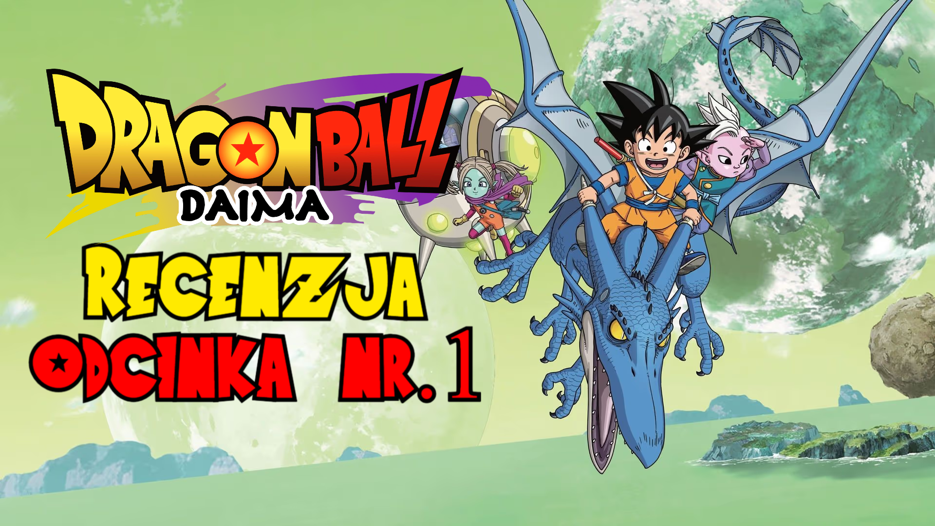 Na obrazku widnieje grafika promocyjna przedstawiająca serię „Dragon Ball Daima” oraz napis „Recenzja odcinka 1”. W tle znajduje się zielona planeta z księżycem. Głównymi postaciami są młody Goku w klasycznym pomarańczowym stroju, który siedzi na niebieskim smoku, a także dwie inne postaci: jedna o fioletowej skórze i białych włosach, druga o zielonej skórze i jasnych włosach, unoszące się w powietrzu na małym statku kosmicznym. Całość utrzymana jest w stylu anime, charakterystycznym dla serii „Dragon Ball”.