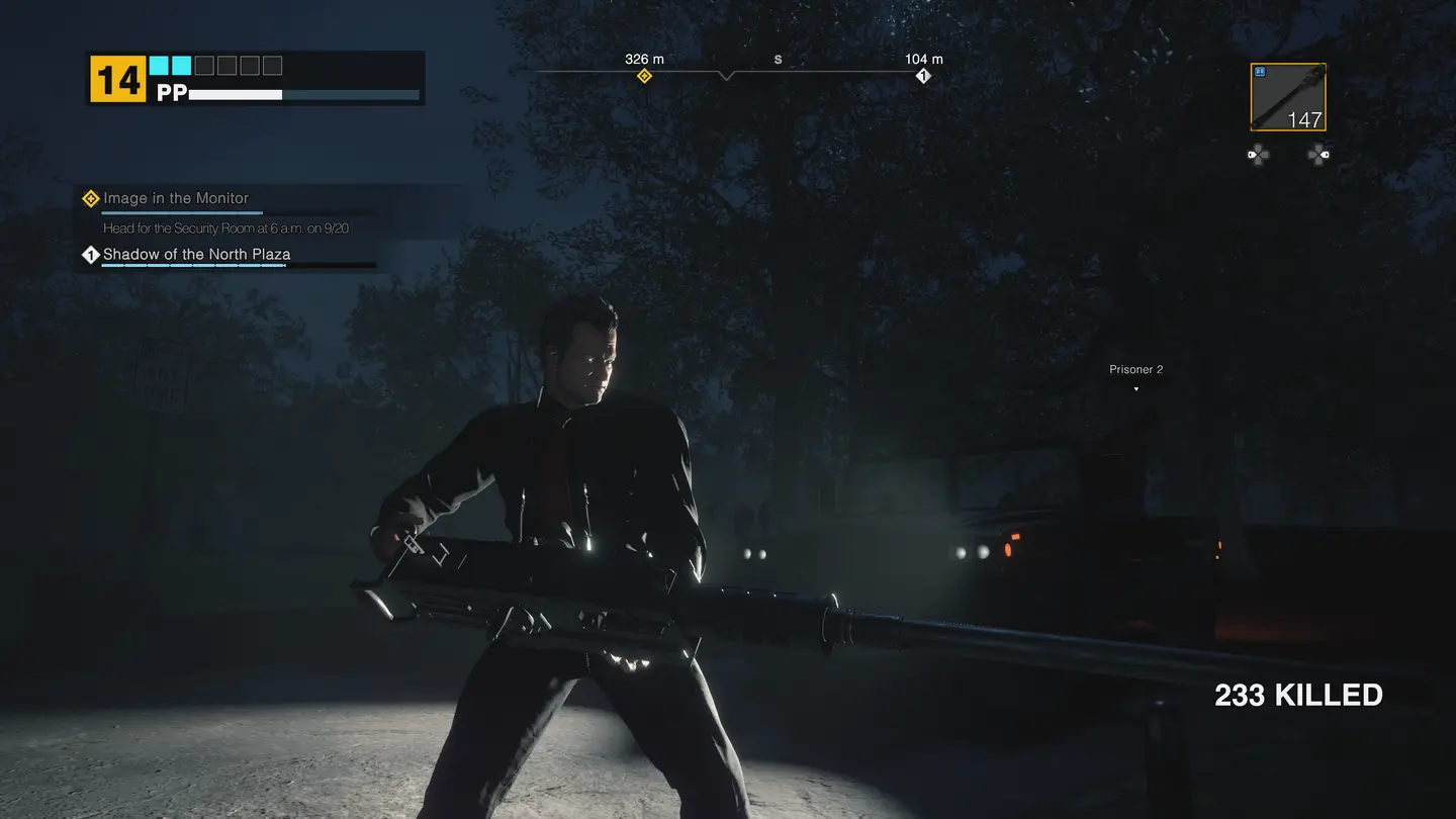 Frank stoi z karabinem maszynowym oświetlony reflektorami z furgonetki.