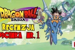 Na obrazku widnieje grafika promocyjna przedstawiająca serię „Dragon Ball Daima” oraz napis „Recenzja odcinka 1”. W tle znajduje się zielona planeta z księżycem. Głównymi postaciami są młody Goku w klasycznym pomarańczowym stroju, który siedzi na niebieskim smoku, a także dwie inne postaci: jedna o fioletowej skórze i białych włosach, druga o zielonej skórze i jasnych włosach, unoszące się w powietrzu na małym statku kosmicznym. Całość utrzymana jest w stylu anime, charakterystycznym dla serii „Dragon Ball”.