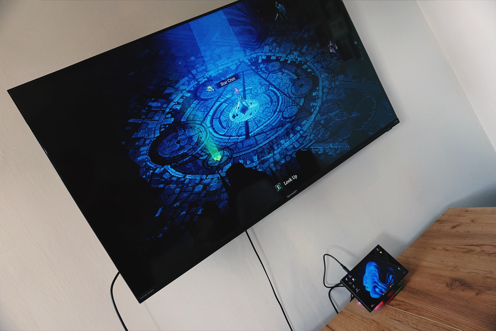 Prezentacja działania Legion Go ze stacją dokującą i włączonym telewizorem - 3