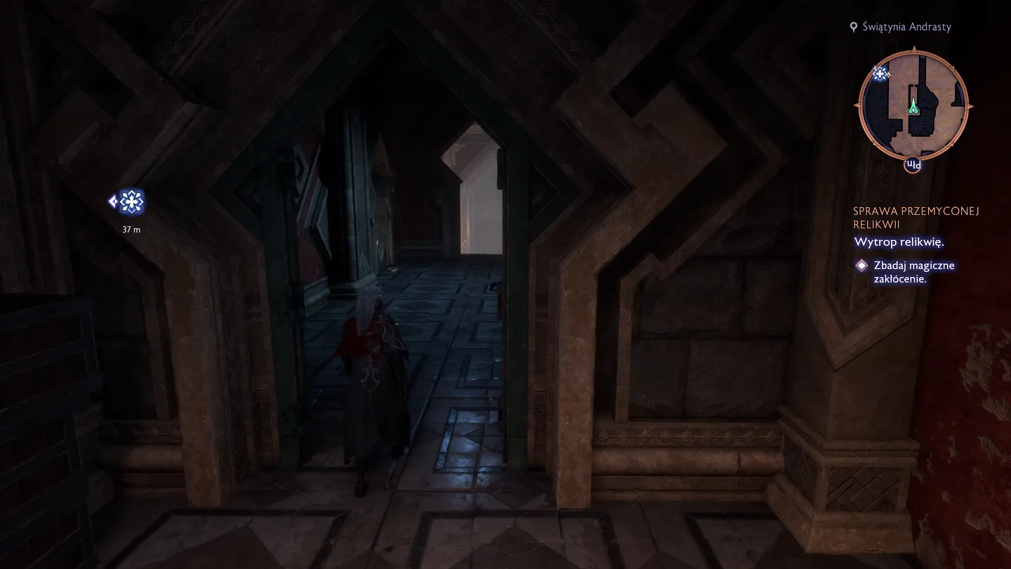 Dragon Age: The Veilguard - wnętrze Świątyni Andrasty, korytarz z gotyckimi kolumnami i łukami, misja 'Sprawa przemyconej relikwii', mroczne gotyckie wnętrze z zadaniem zbadania magicznego zakłócenia