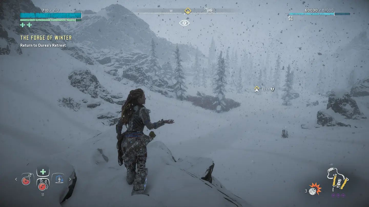 Widok na dolinę pokrytą puszystym białym śniegiem.