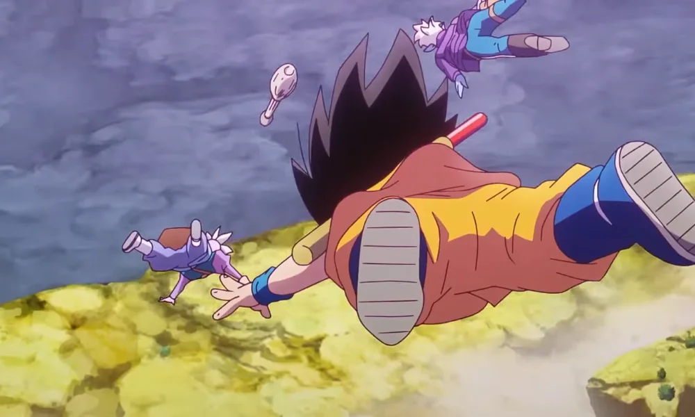 Bohater w stroju przypominającym uniform sztuk walki z czarnymi włosami skierowany w dół, widziany od tyłu, spada w dynamicznej pozie na żółto-zieloną powierzchnię. W tle unosi się patyk, a dwie postacie również spadają, jedna w fioletowym stroju, druga w niebieskim.