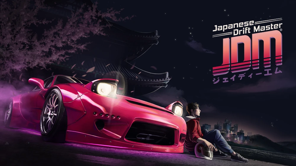 Ilustracja promocyjna gry wyścigowej „Japanese Drift Master”. Na pierwszym planie widnieje różowy, sportowy samochód z unoszącym się wokół niego dymem, prawdopodobnie podczas driftu. Samochód ma charakterystyczne podnoszone reflektory i aerodynamiczne elementy nadwozia. Obok pojazdu, na ziemi, siedzi młody mężczyzna w czerwonej bluzie z białym kaskiem wyścigowym obok siebie. W tle nocne miasto z wysokimi budynkami oraz tradycyjna japońska świątynia otoczona kwitnącymi drzewami wiśni. Nocne niebo jest usiane gwiazdami, a po prawej stronie znajduje się logo gry z napisem „Japanese Drift Master JDM”.
