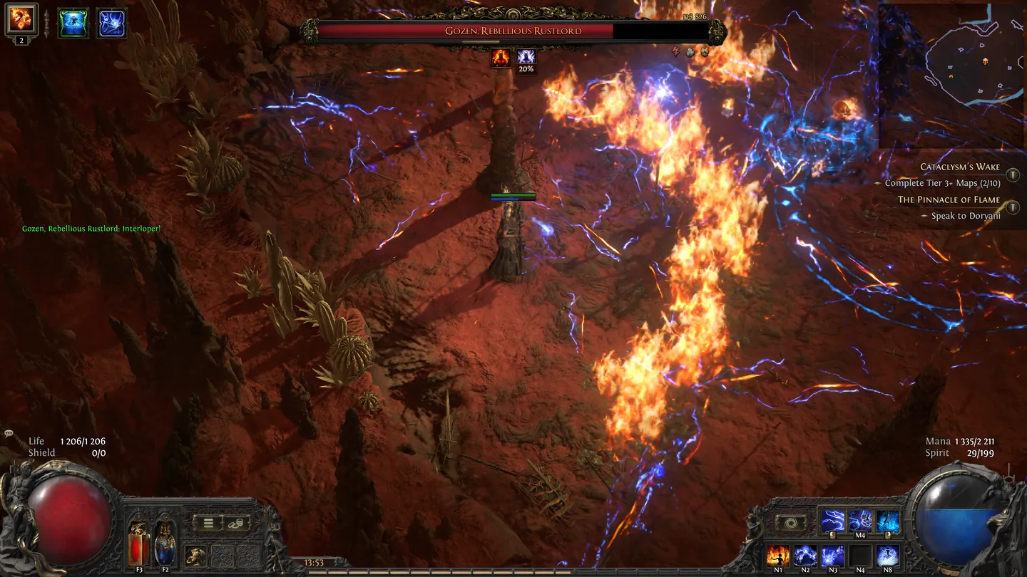 Gozen, Rebellious Rustlord - Starcie w czerwonej pustyni Path of Exile 2. Dynamiczna scena walki z bossem Gozen w pustynnej lokacji. Czerwonawe otoczenie kontrastuje z niebieskimi błyskawicami i pomarańczowymi płomieniami, tworząc dramatyczną atmosferę. Zrzut ekranu pokazuje charakterystyczny dla serii Path of Exile system walki, gdzie gracz musi unikać niebezpiecznych obszar&oacute;w zaznaczonych efektami specjalnymi. Widoczny jest także postęp w questach i interfejs użytkownika.