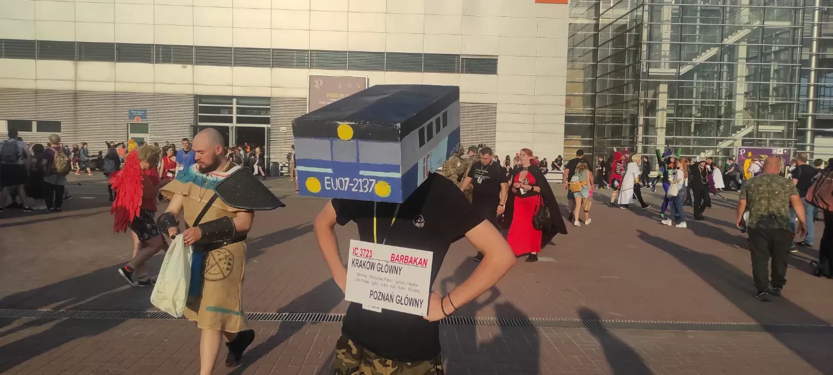 Cosplay opóźnionego pociągu PKP