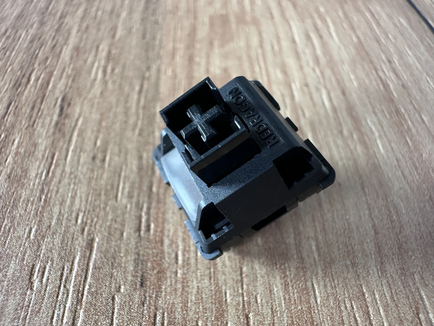 Pojedynczy przełącznik mechaniczny Redragon, widok od g&oacute;ry