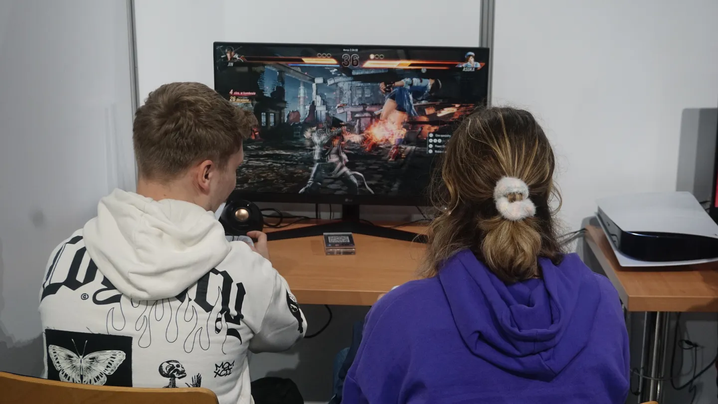 Konkurs w Tekken 8 na PlayStation 5 na CD-Action EXPO 2025. Gracze mają okazję sprawdzić swoje umiejętności w najnowszej odsłonie kultowej bijatyki w dedykowanej strefie turniejowej podczas wydarzenia gamingowego.