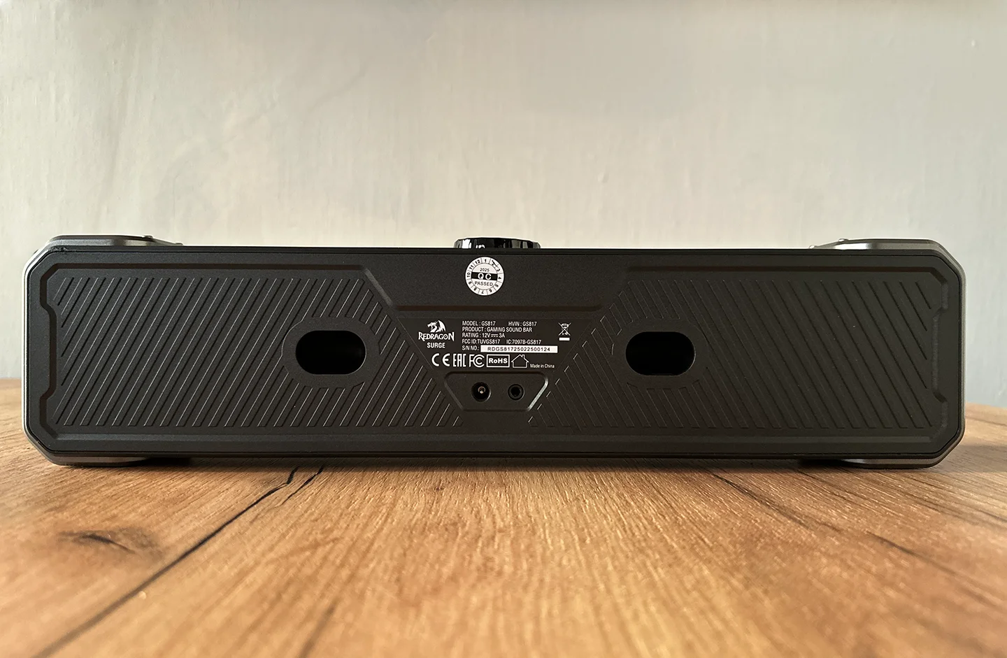 Tył głośnika Redragon Surge