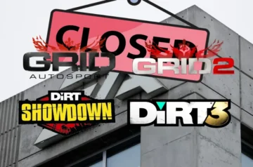 Grafika przedstawia logotypy gier GRID Autosport, GRID 2, DiRT Showdown i DiRT 3 na tle betonowego budynku z dużym napisem „CLOSED”, symbolizującym zamknięcie serwerów przez Electronic Arts.