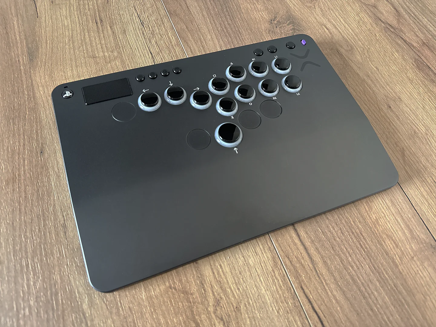 Victrix Pro KO Leverless Fight Stick na blacie