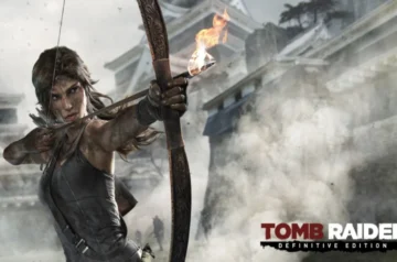 Kobieta naciąga płonącą strzałę na łuku, stojąc na tle walących się budowli i unoszącego się dymu; w rogu widoczne logo ‘Tomb Raider: Definitive Edition’.