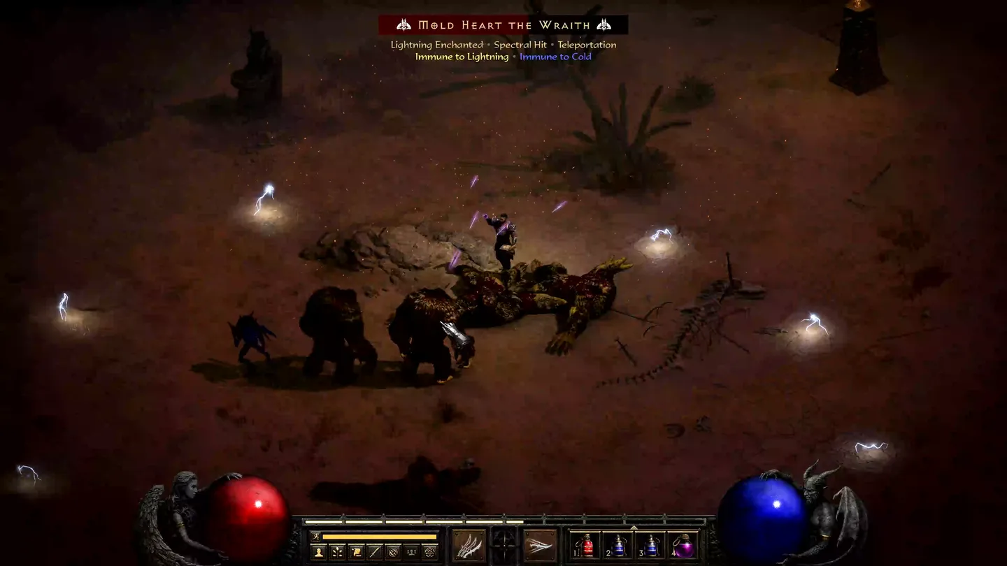 Czarożnica rzucająca Lightning i Chain Lightning na wrog&oacute;w w pustynnym obszarze Dry Hills, walcząca z bossem Maggot Heart (Molten Heart Wealth), podczas gdy błyskawice rozświetlają nocne niebo. ​ ​