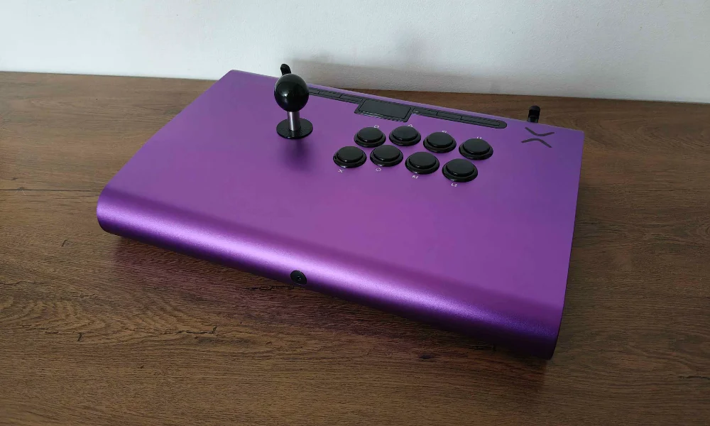 Victrix Pro FS z zamontowanym joystickiem i ośmioma przyciskami w układzie Vewlix.