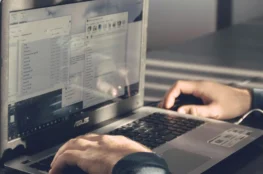 Kompleksowy serwis sprzętu IT – kiedy warto postawić na profesjonalną pomoc?