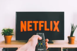 Pilot, telewizor i netflix