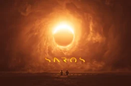 Logo gry Saros z zaćmieniem i postaciami w tle.