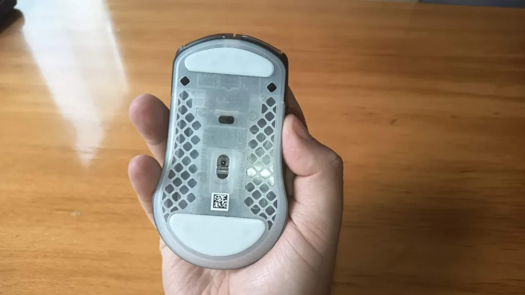 SteelSeries Aerox 3 gen 2 od spodu