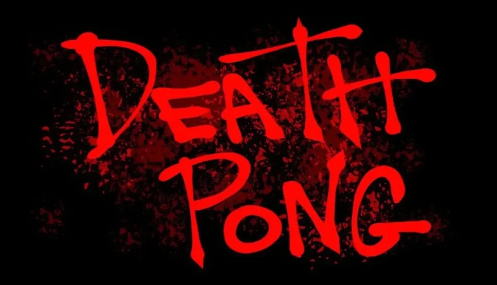 Grafika przedstawia oficjalne, mroczne logo tytułu „DEATH PONG”. Główny napis został wykonany agresywną, postrzępioną czcionką w krwistoczerwonym kolorze. Całość kompozycji osadzono na głębokim, czarnym tle, które bezpośrednio pod literami zostało pokryte chaotycznymi, ciemnoczerwonymi rozbryzgami i plamami stylizowanymi na ślady krwi.