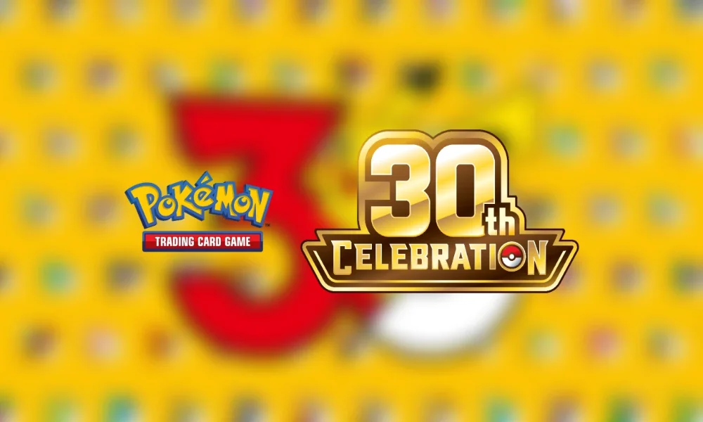 Grafika rocznicowa prezentująca oficjalne logotypy na żółtym, rozmytym tle z motywami Pokémonów. Po lewej stronie widać logo „Pokémon TRADING CARD GAME”, a po prawej duże, złote, lśniące logo „30th CELEBRATION” z wpisanym w literę „O” symbolem Pokéballa. W tle majaczy zarys dużej, czerwonej cyfry 3 oraz głowy Pikachu.