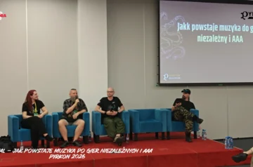 Zdjęcie przedstawia prelekcję zarejestrowaną podczas festiwalu Pyrkon 2026. Na dole kadru umieszczono biały napis na czerwonym tle: „PERCIVAL - JAK POWSTAJE MUZYKA DO GIER NIEZALEŻNYCH I AAA / PYRKON 2026”. W lewym górnym rogu widoczne jest również częściowo ucięte logo portalu Pograne.