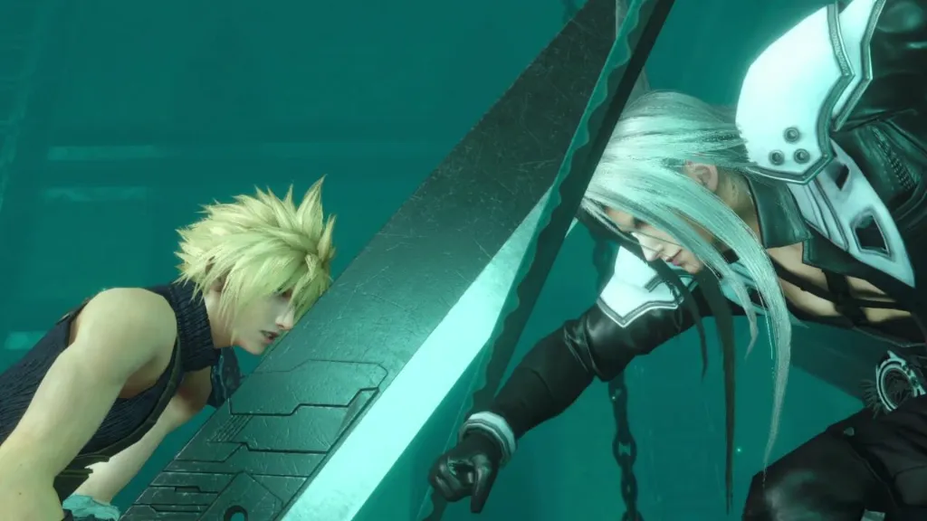Zrzut ekranu ukazuje bezpośrednie starcie dwóch ikonicznych bohaterów z profilu, oddzielonych od siebie potężnym, czarnym ostrzem miecza Buster Sword. Po lewej stronie znajduje się młody, jasnowłosy Cloud Strife w ciemnym bezrękawniku, spoglądający z wysiłkiem w stronę przeciwnika. Po prawej stronie pręży się Sephiroth, który lewą dłonią w czarnej rękawicy odpiera broń Clouda. Całość kadru skąpana jest w głębokiej, turkusowej poświacie reaktora Mako, a w tle majaczą grube, metalowe łańcuchy.