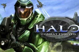 Okładka Halo Combat Evolved. Master Chief w zielonym pancerzu z karabinem gotowym do strzału, za nim widać dwa latające statki kosmitów, fragment krajobrazu planety i kawałek pojazdu jeżdżącego, a na środku jest logo HALO COMBAT EVOLVED