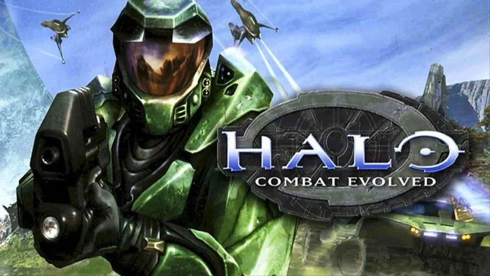 Okładka Halo Combat Evolved. Master Chief w zielonym pancerzu z karabinem gotowym do strzału, za nim widać dwa latające statki kosmitów, fragment krajobrazu planety i kawałek pojazdu jeżdżącego, a na środku jest logo HALO COMBAT EVOLVED