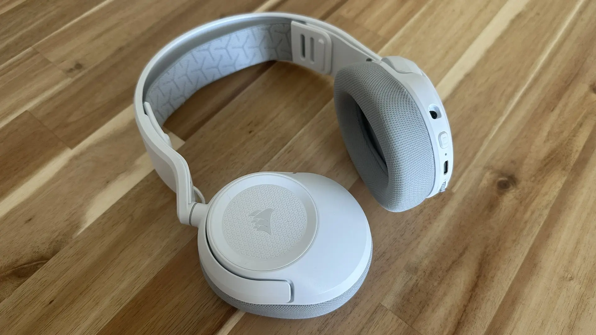 Corsair HS35 - słuchawki pod kątem
