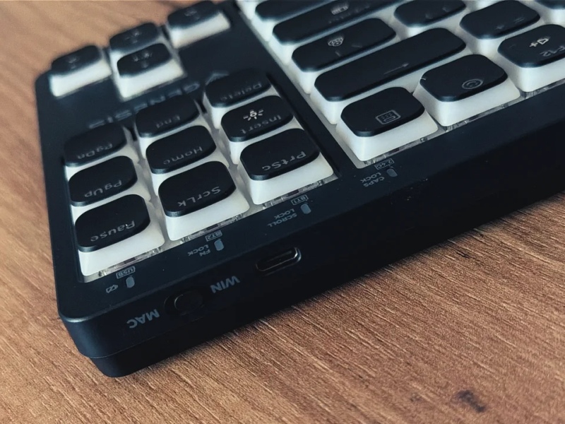 Genesis Thor 430 TKL Wireless - góry panel