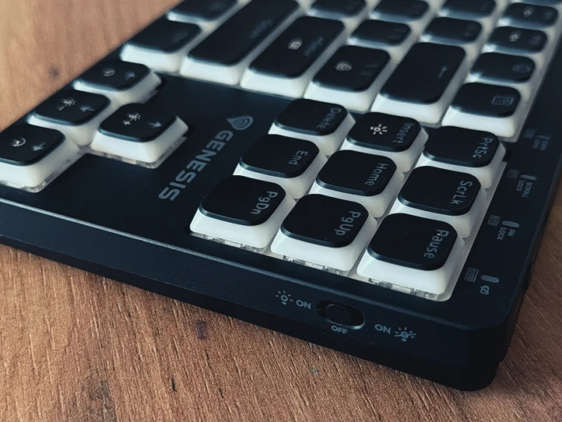 Genesis Thor 430 TKL Wireless - prawy panel