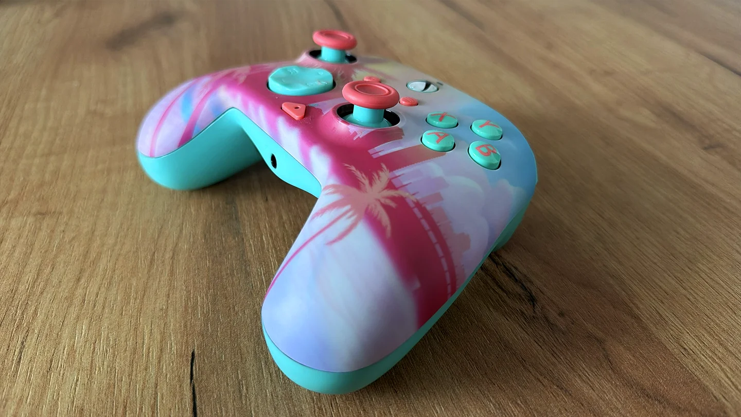 Prawy profil kontrolera od Turtle Beach