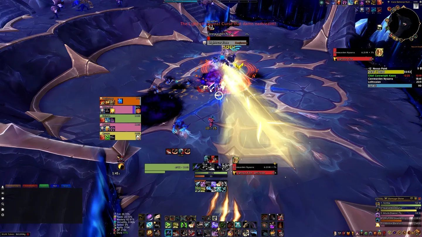 Trwająca walka z bossem w World of Warcraft: Midnight z widocznym interfejsem i efektami zaklęć.