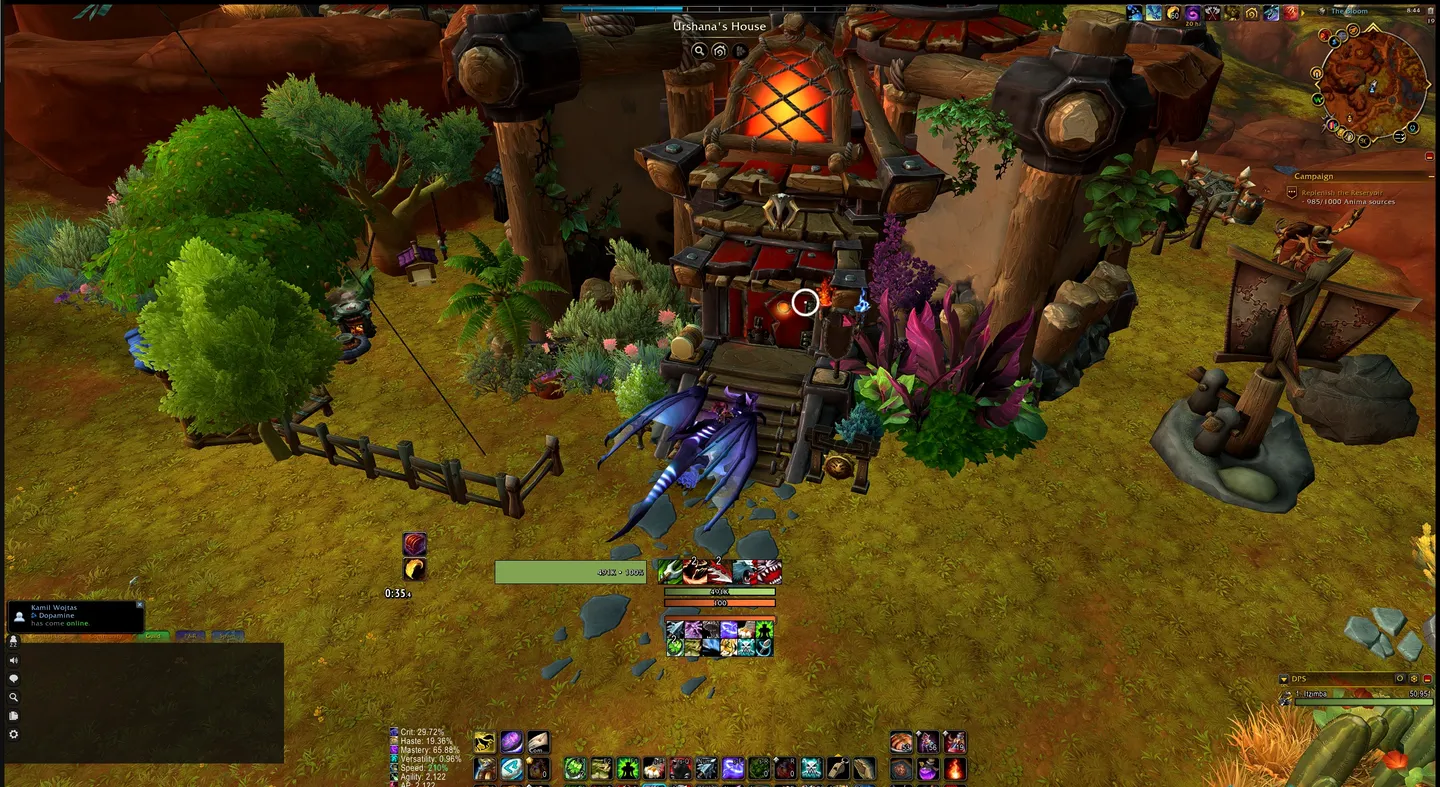Widok bazy w World of Warcraft: Midnight z otwartym panelem domu i zabudowaniami wokół.