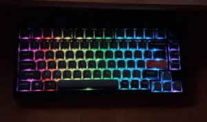 Keychron V1 Max podświetlenie rgb w nocy