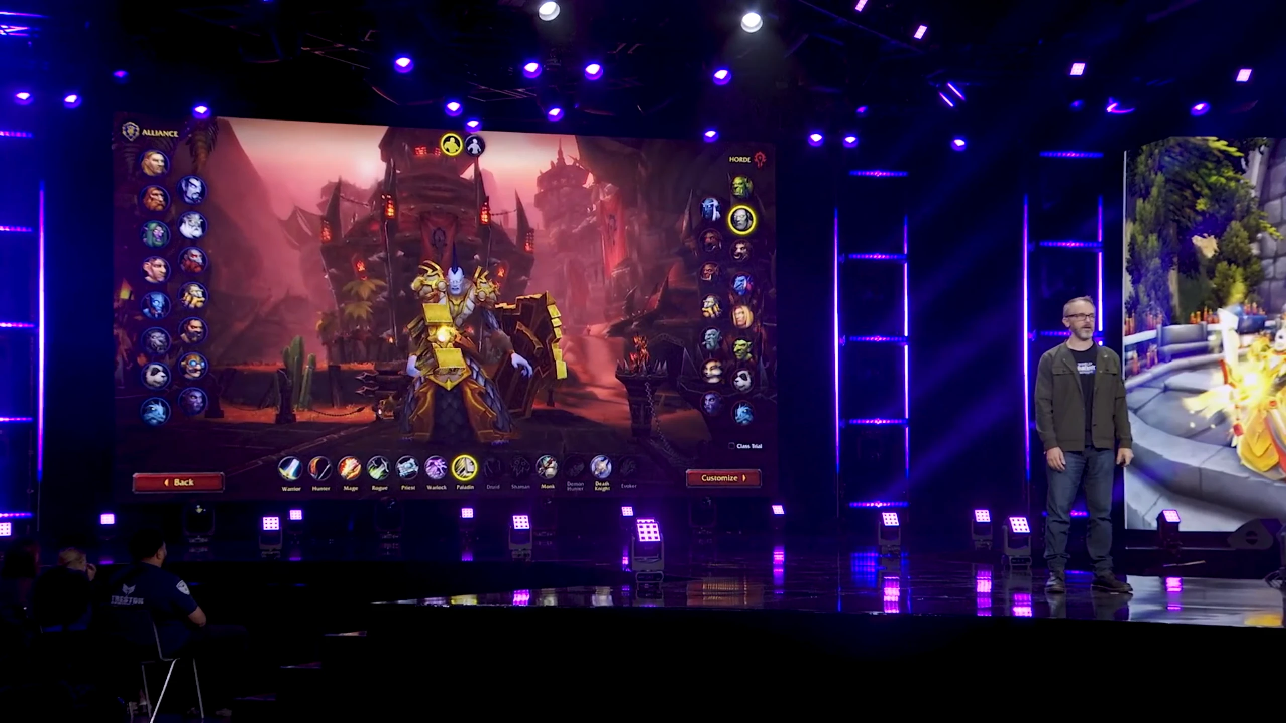 Kadr z prezentacji World of Warcraft pokazujący ekran tworzenia postaci: wybraną rasę nieumarłego po stronie Przymierza, listę ras obu frakcji oraz dostępne klasy na dole ekranu.