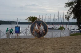 Miniaturka do relacji z XIX Regat Lenovo 2026 przedstawiająca plaże nad jeziorem Bełdany w miejscowosci Kamień.