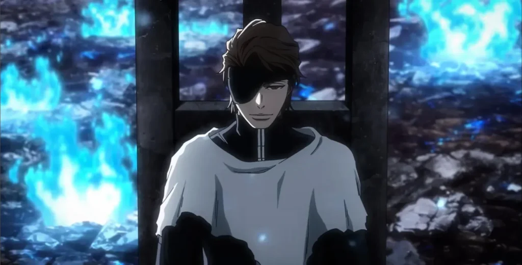 Sōsuke Aizen z opaską na oku, uwięziony na krześle Muken na tle niebieskich płomieni.