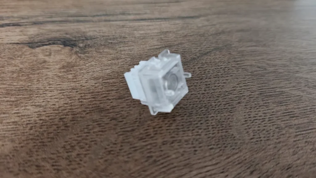 Pojedynczy przezroczysty magnetyczny przełącznik (switch Hall Effect) z zestawu klawiatury MCHOSE Mix 87.