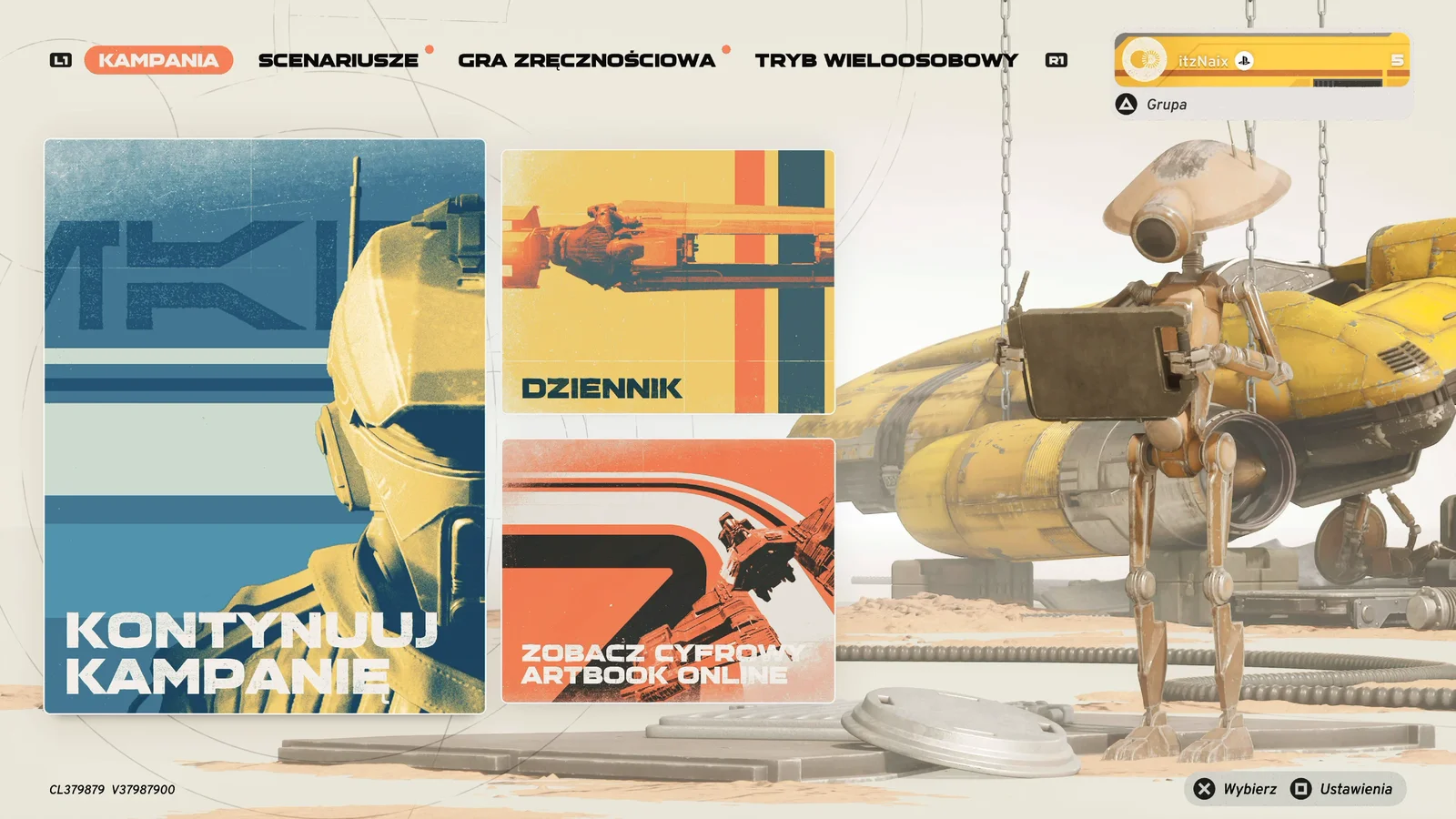 Na ekranie gry Star Wars: Galactic Racer (PS5) widoczny jest menu z opcjami: kampań, scenariusze, gra zręcznościowa, tryb wieloosobowy, dziennik, kontynuuj kampanie, zobacz cyfrowy artbook online. Na prawo widoczny jest robot w kolorze żółtym, a w tle – żółty samochód.