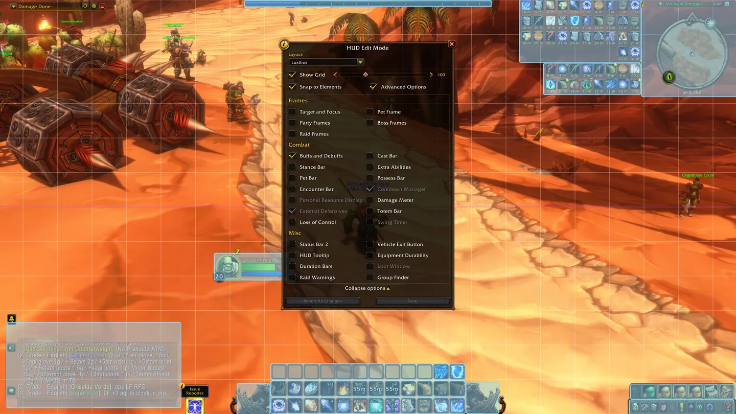 Zrzut ekranu z World of Warcraft w trybie edycji interfejsu HUD, z włączoną siatką rozmieszczania elementów. Na środku otwarte jest okno „HUD Edit Mode” z ustawieniami ramek, pasków, ostrzeżeń, zasobów i innych elementów interfejsu.